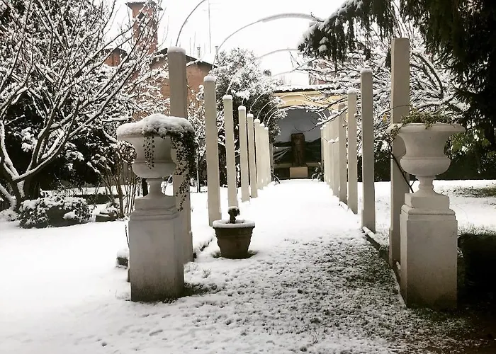 Secret Garden And Cozy Flat Reggio Emilia